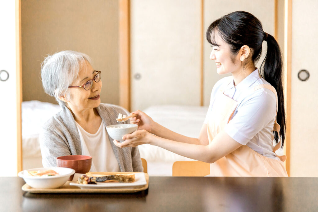 訪問介護の様子　食事介助