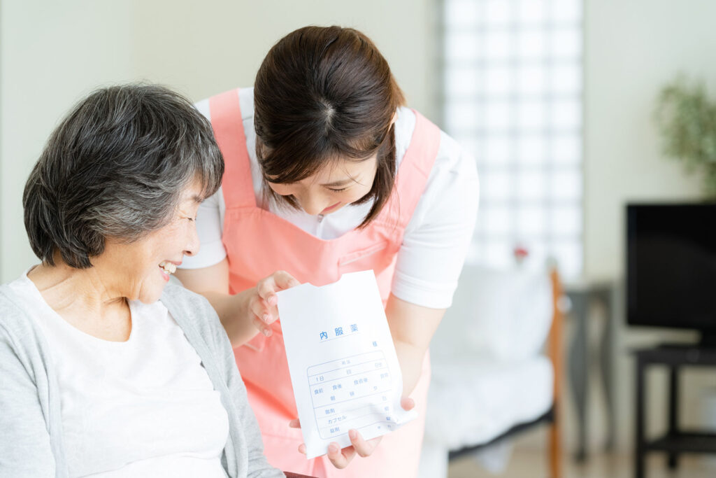 訪問介護の様子　服薬介助