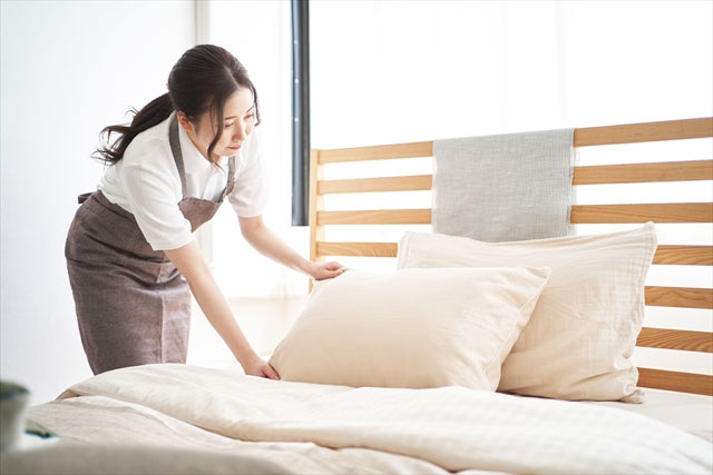 訪問介護の様子　ベッドメイク